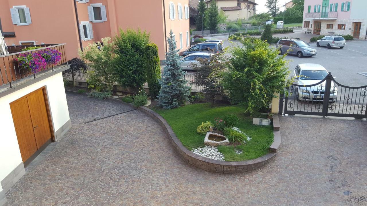 Casa Vacanze Paola Romeno Exterior photo