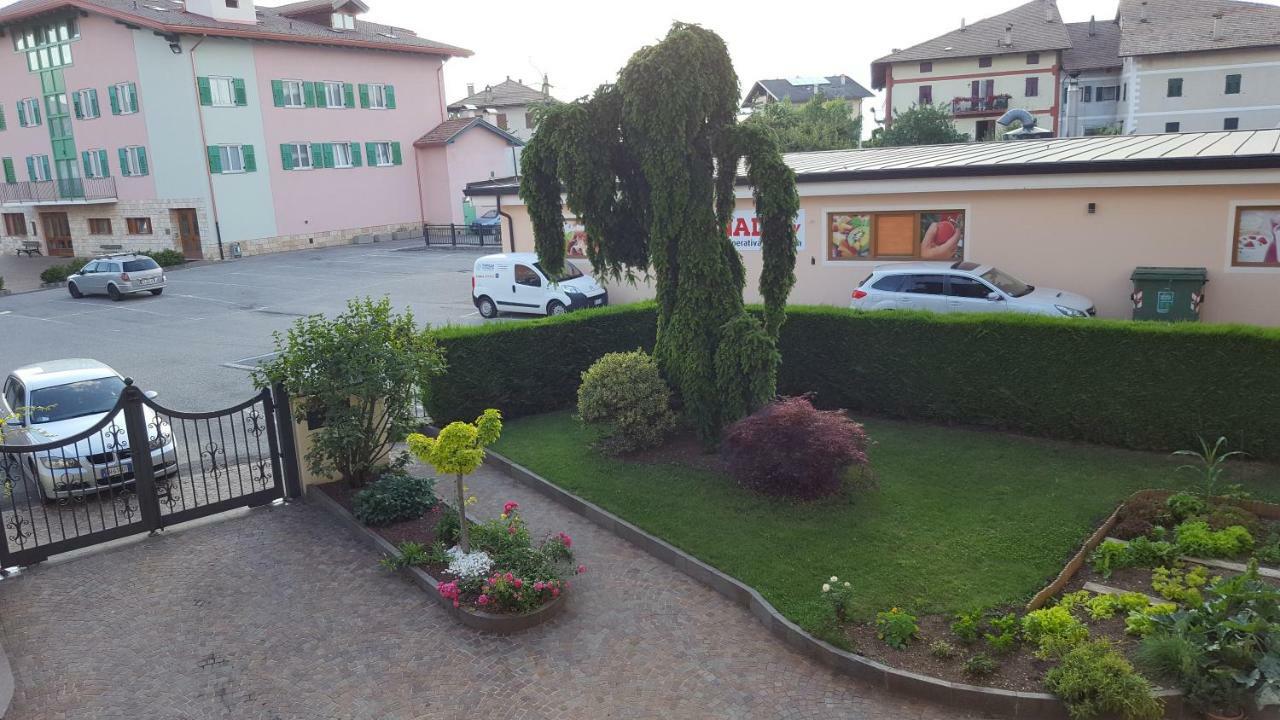 Casa Vacanze Paola Romeno Exterior photo