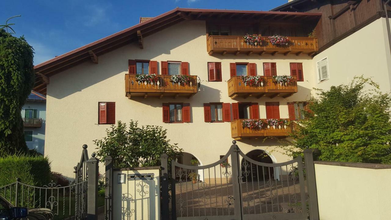 Casa Vacanze Paola Romeno Exterior photo